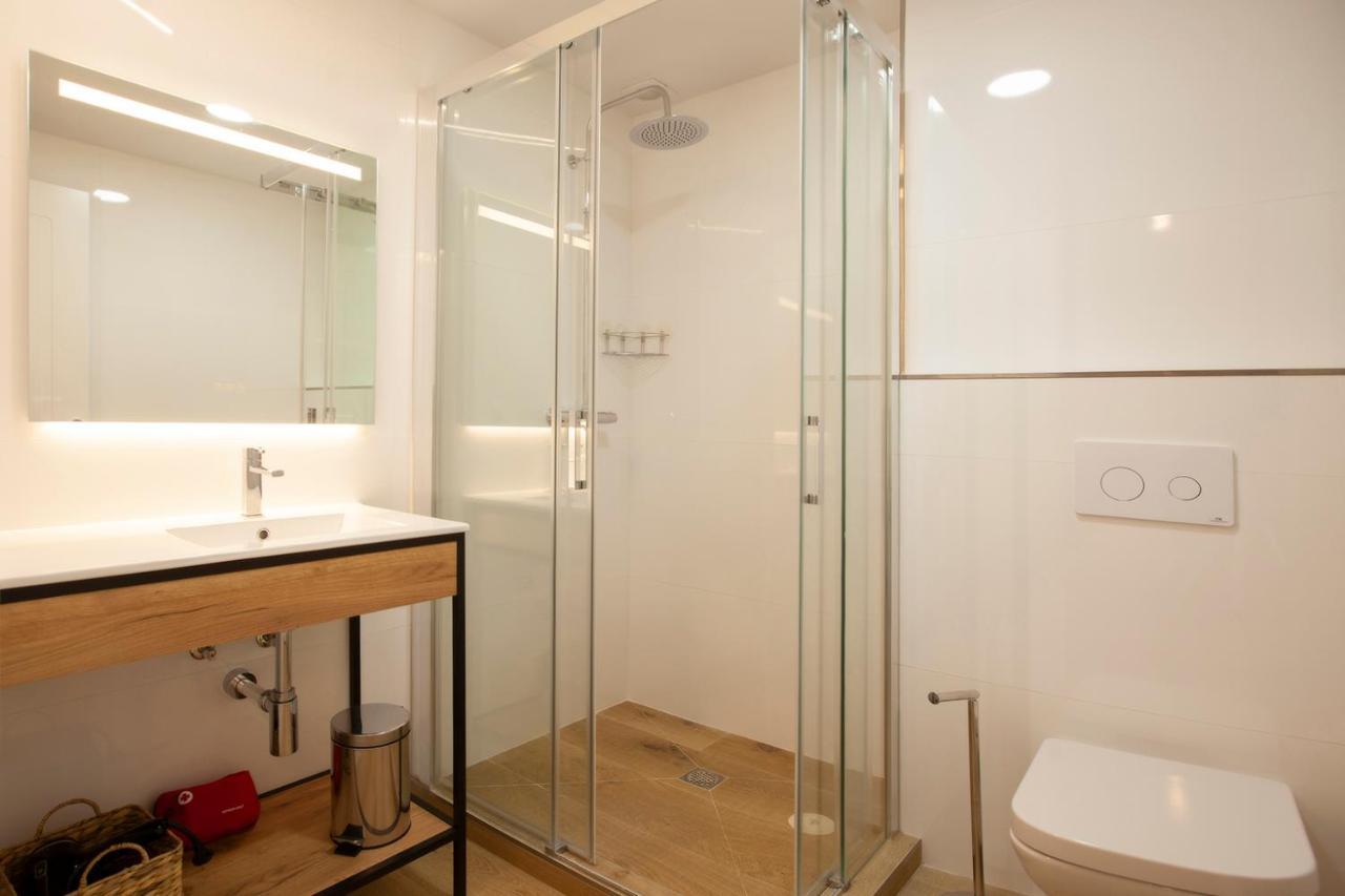 Apartamentos Reina Victoria Santander Bagian luar foto