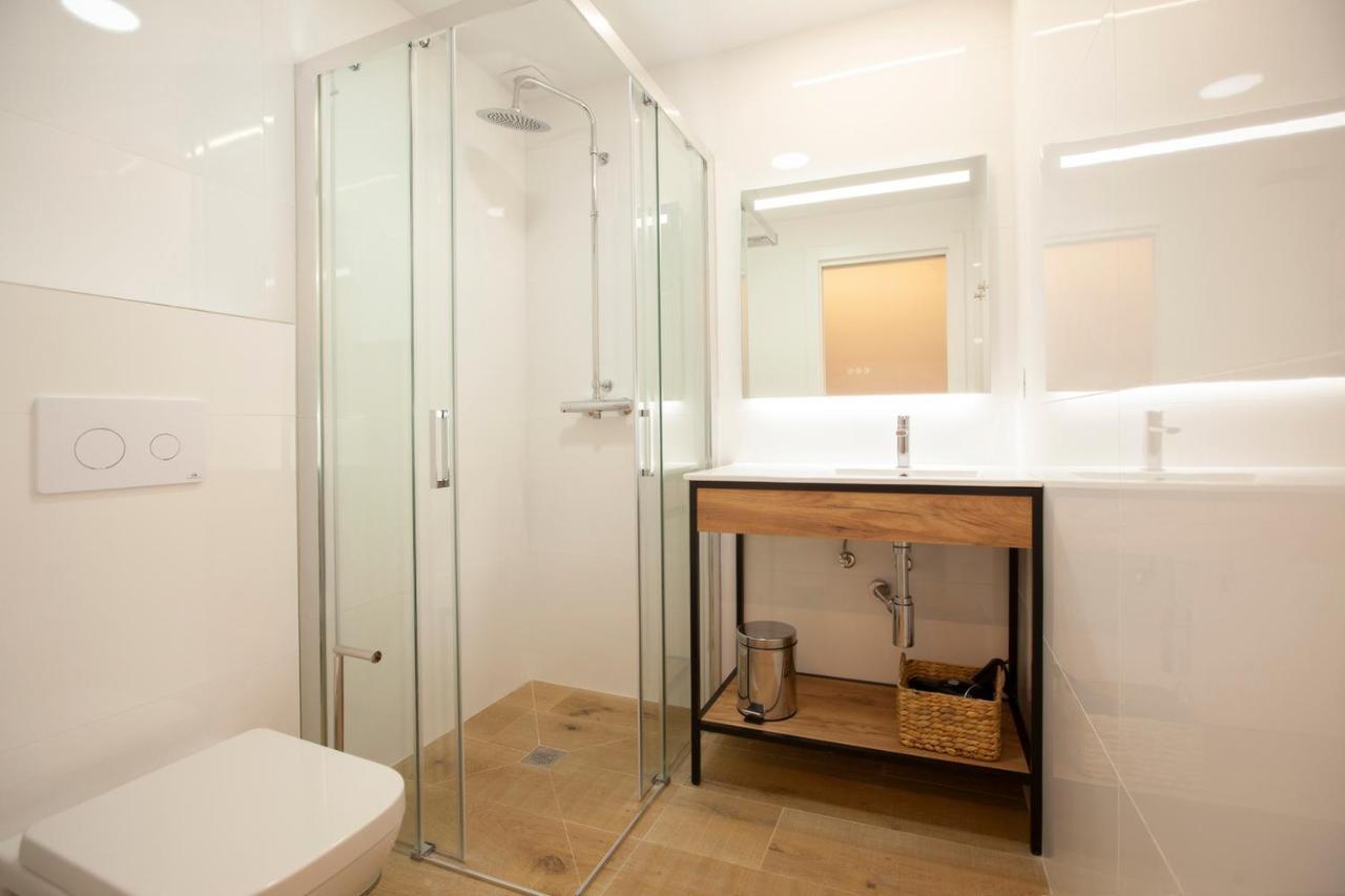Apartamentos Reina Victoria Santander Bagian luar foto
