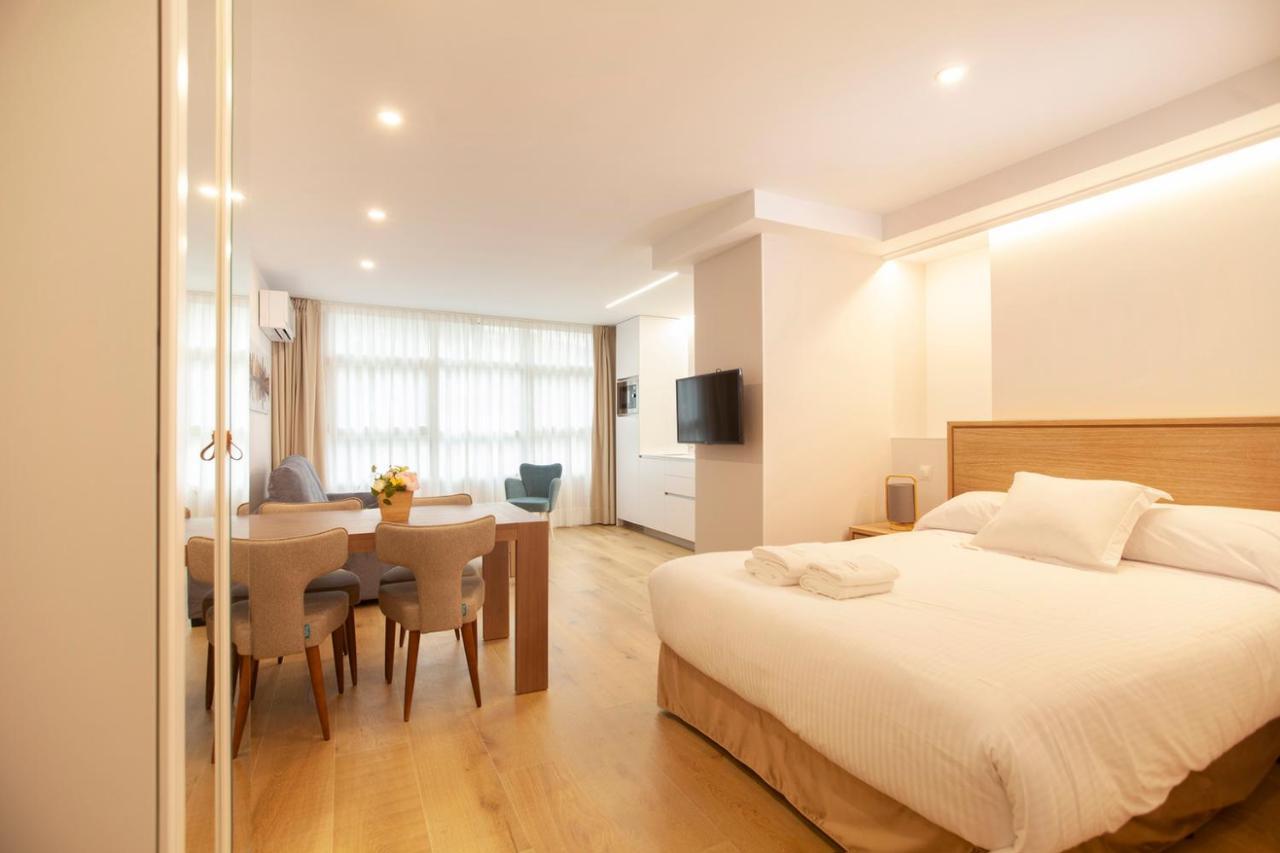 Apartamentos Reina Victoria Santander Bagian luar foto