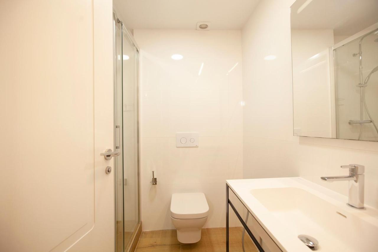 Apartamentos Reina Victoria Santander Bagian luar foto