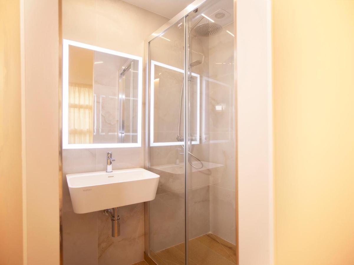 Apartamentos Reina Victoria Santander Bagian luar foto